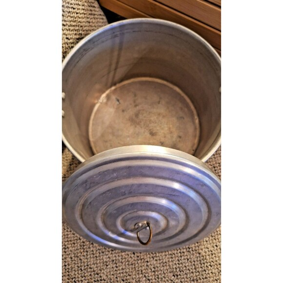 VTG Primitive‎ Metal Camping Pots/ Lids Handle Round Rustic Camping (3) pots - Picture 9 of 10